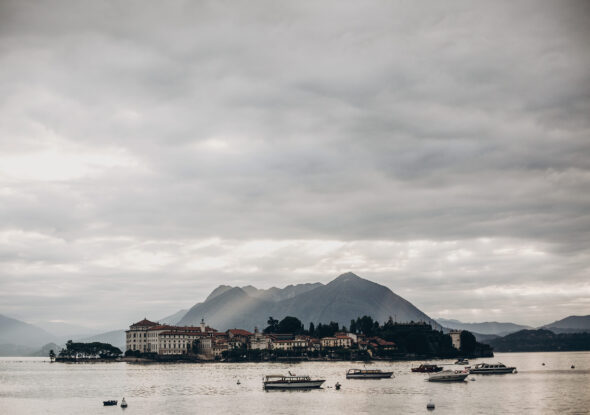 lago maggiore stresa isola barche italia