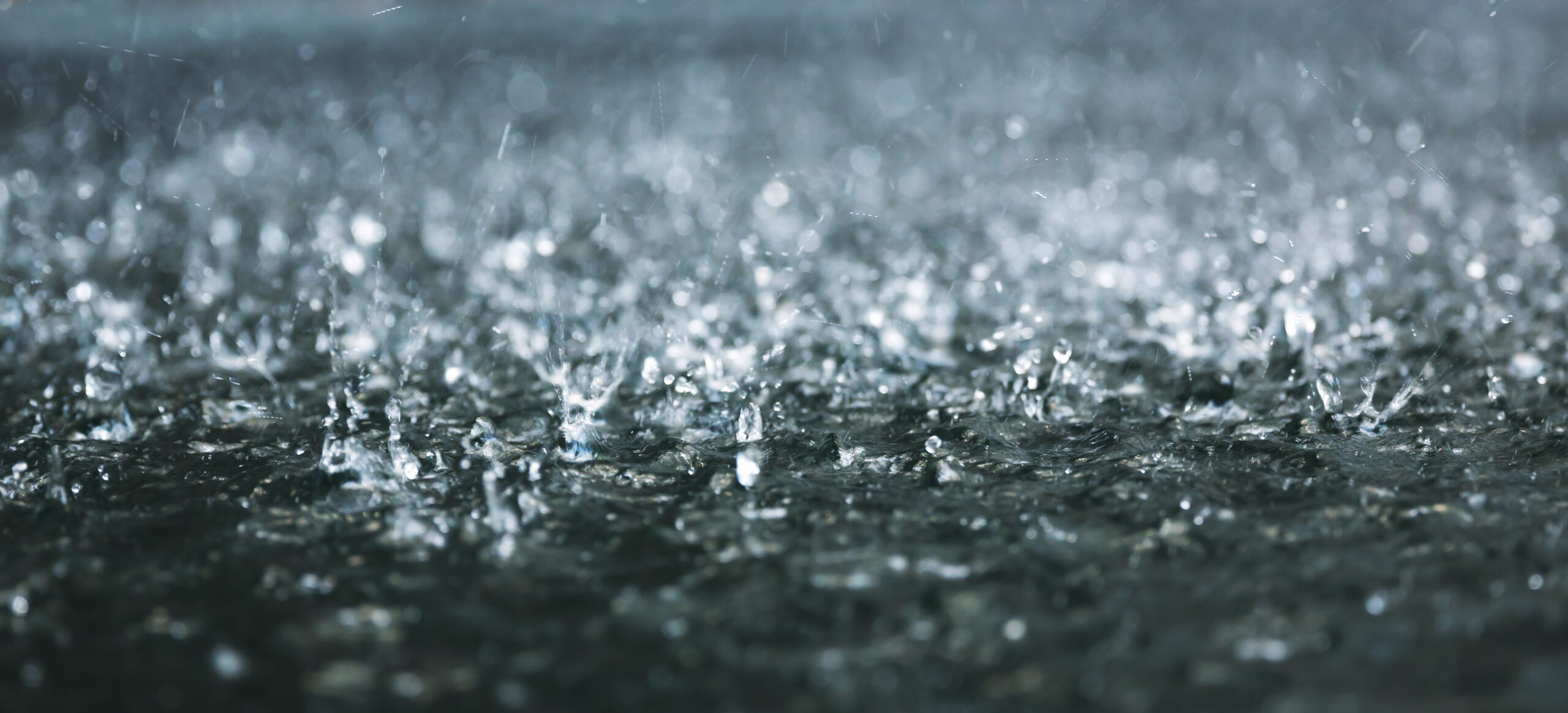 gocce pioggia acquazzone